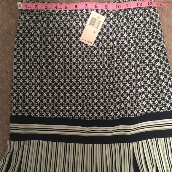 Tres Chic Skirt - Picture 2 of 6